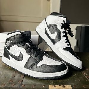 Air Jordan 1 Mid Invert
